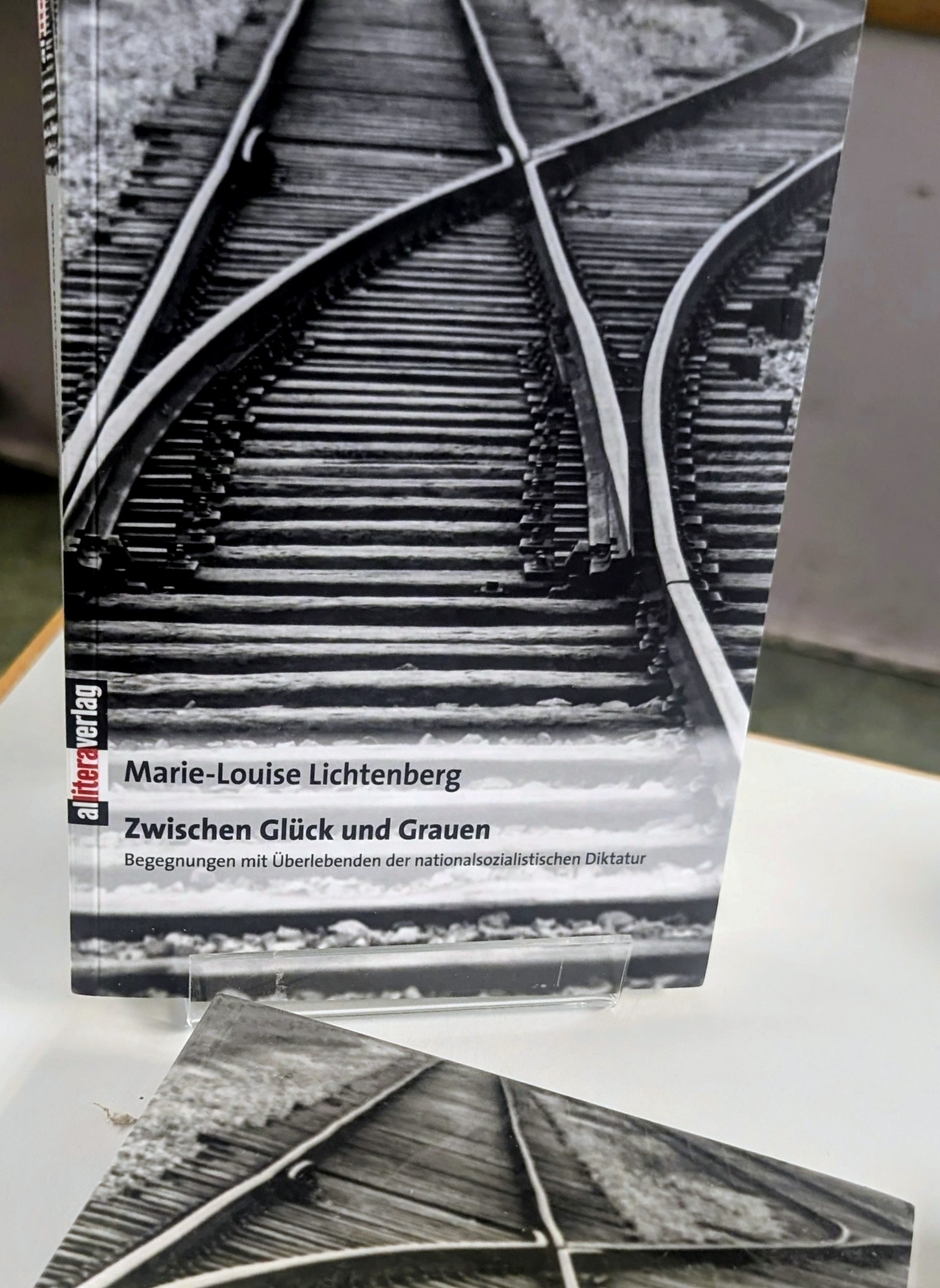 Marie-Louise Lichtenberg zeigt ,,klare Kante“ – eine Lesung, die bewegt und zum Nachdenken anregt